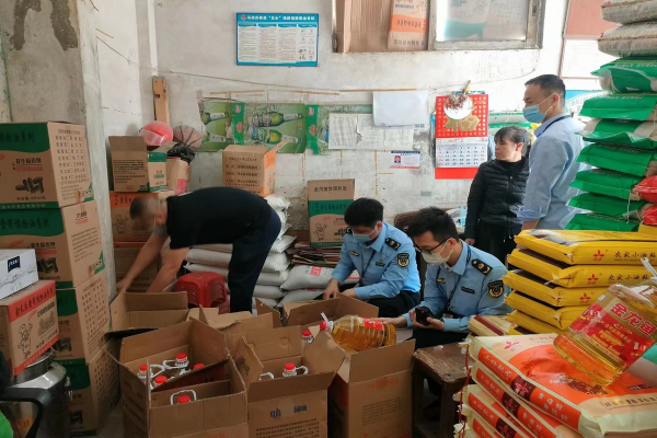 麻将赌博
光明局马田所查处一涉嫌经营假冒“金龙鱼”粮油店.jpg