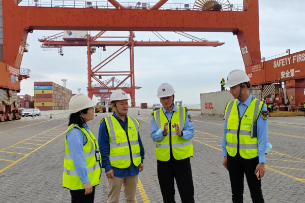 麻将赌博
宝安局推动水湾渔业公司到大铲湾码头完成首次金枪鱼靠泊卸货工作.jpg